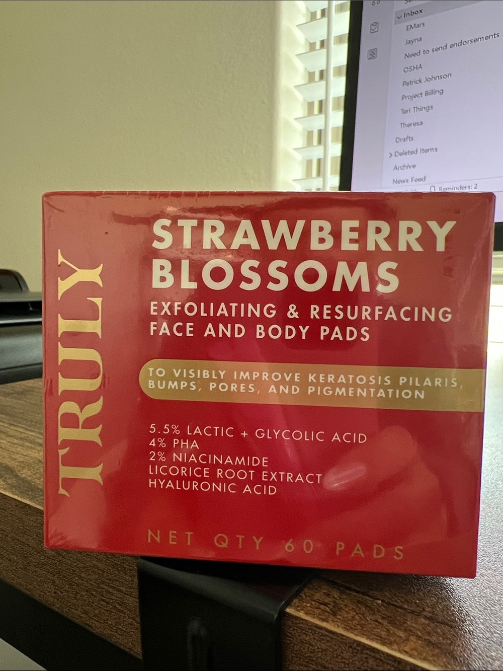 TRULY Strawberry Blossoms Exfoliating Face & Body Pads - 60